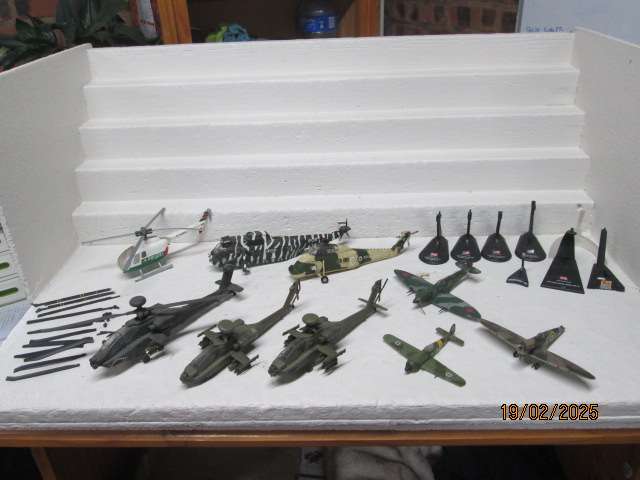 DIE CAST - HELICOPTERS & PLANES X9