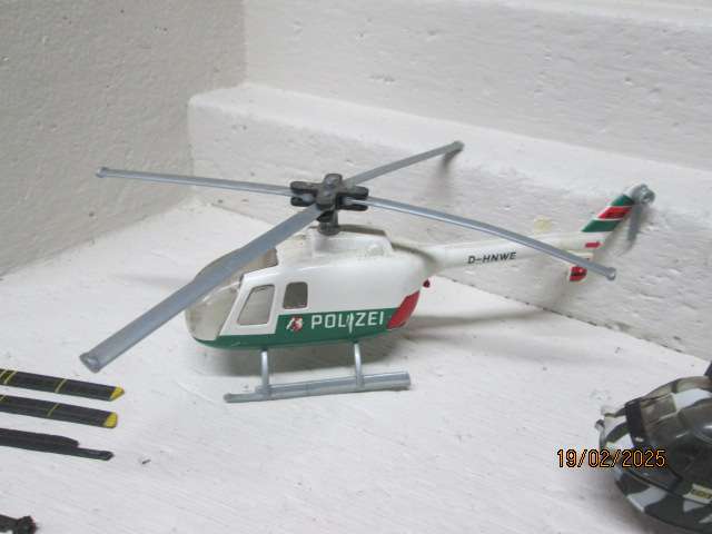 DIE CAST - HELICOPTERS & PLANES X9