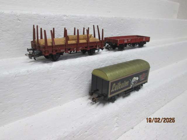 HO SCALE - MARKLIN - VARIOUS GOODS TRUCKS - X3