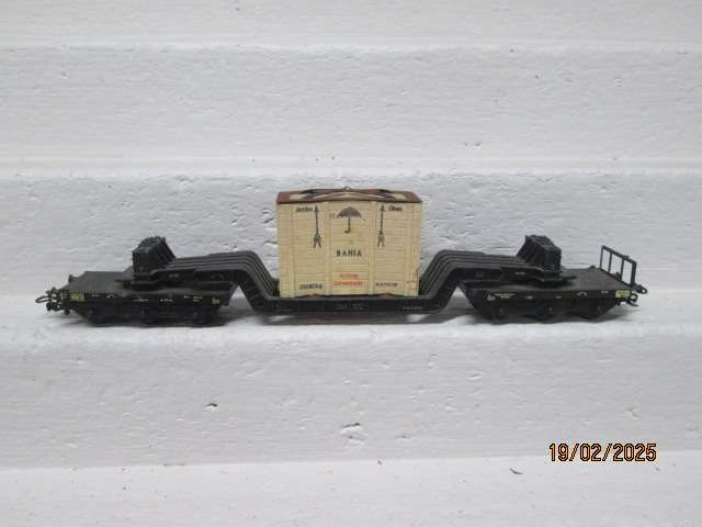 HO SCALE - MARKLIN - LOWELL - 6-AXLE HEAVY DUTY GOODS TRUCK