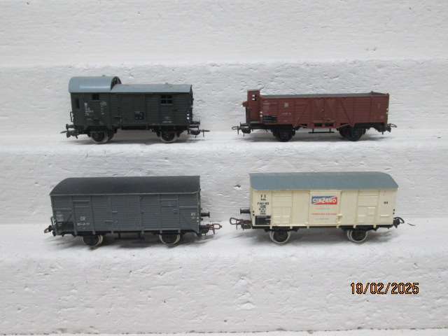 HO SCALE - PIKO - VARIOUS GOODS WAGONS - X4