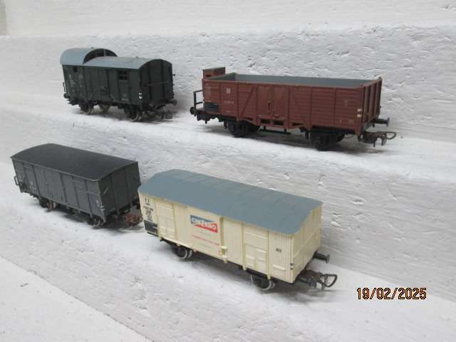 HO SCALE - PIKO - VARIOUS GOODS WAGONS - X4