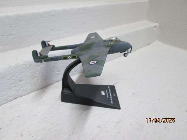 1:72 DIE CAST MILITARY AEROPLANE - 1955 DE HAVILLAND VAMPIRE