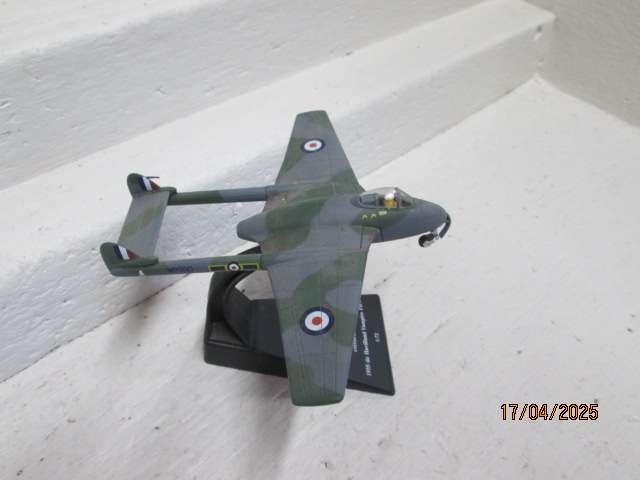 1:72 DIE CAST MILITARY AEROPLANE - 1955 DE HAVILLAND VAMPIRE