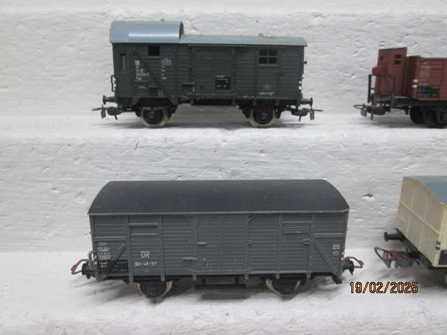 HO SCALE - PIKO - VARIOUS GOODS WAGONS - X4