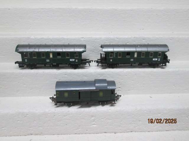 HO SCALE - FLEISCHMANN - VARIOUS PASSENGER COACHES - X3