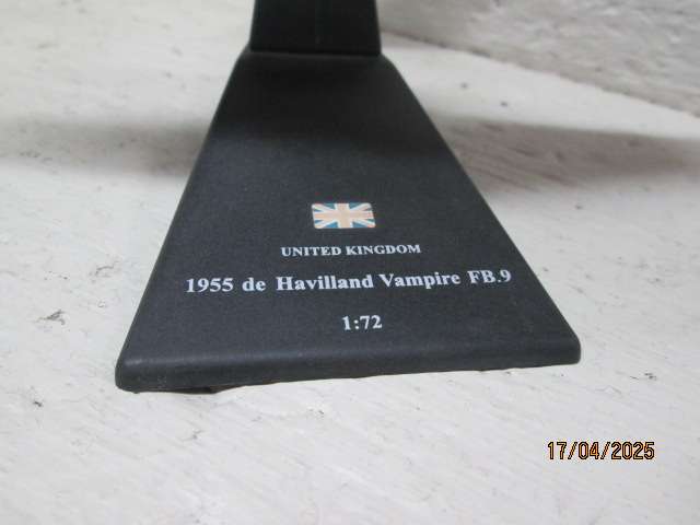 1:72 DIE CAST MILITARY AEROPLANE - 1955 DE HAVILLAND VAMPIRE