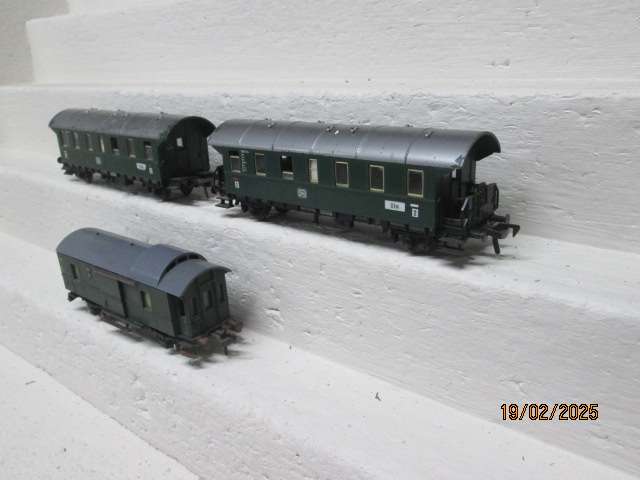 HO SCALE - FLEISCHMANN - VARIOUS PASSENGER COACHES - X3