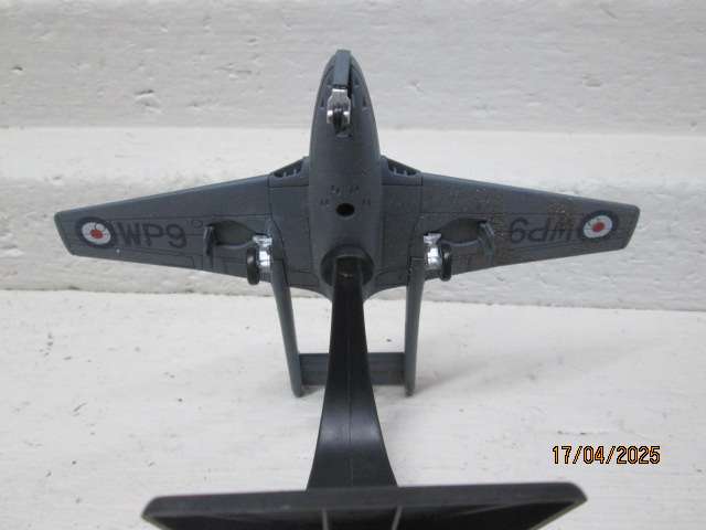 1:72 DIE CAST MILITARY AEROPLANE - 1955 DE HAVILLAND VAMPIRE