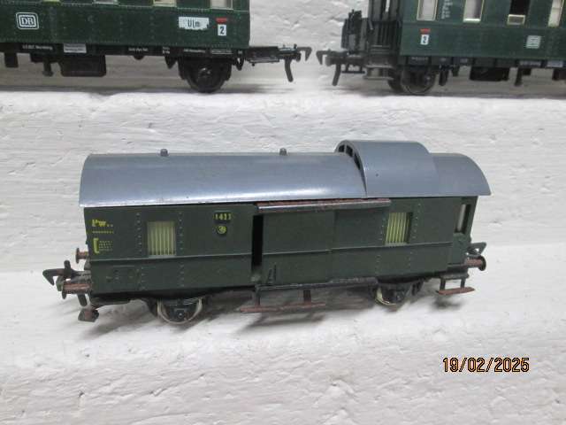 HO SCALE - FLEISCHMANN - VARIOUS PASSENGER COACHES - X3