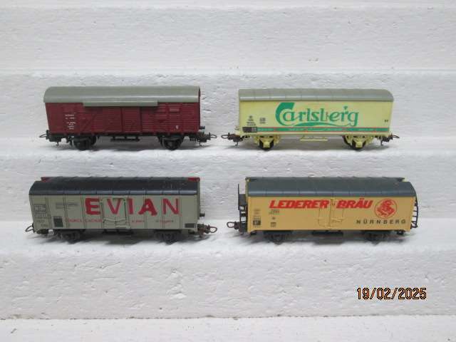 HO SCALE - LIMA - VARIOUS BOX CAR WAGONS - X4