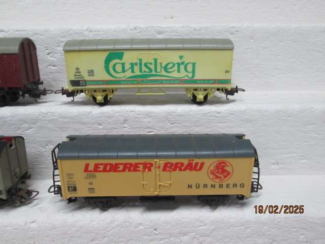 HO SCALE - LIMA - VARIOUS BOX CAR WAGONS - X4