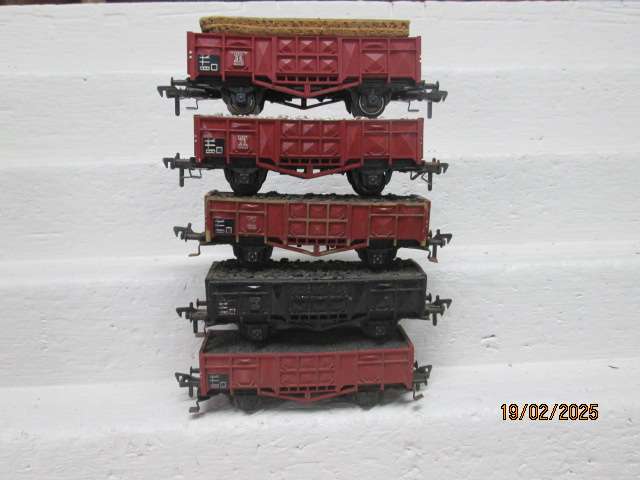 HO SCALE - FLEICHMANN WAGONS - WITH COAL LOADS - X5