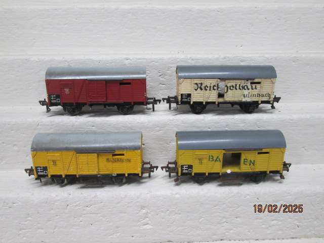 HO SCALE - FLEICHMANN - VARIOUS BOX CARS- X4