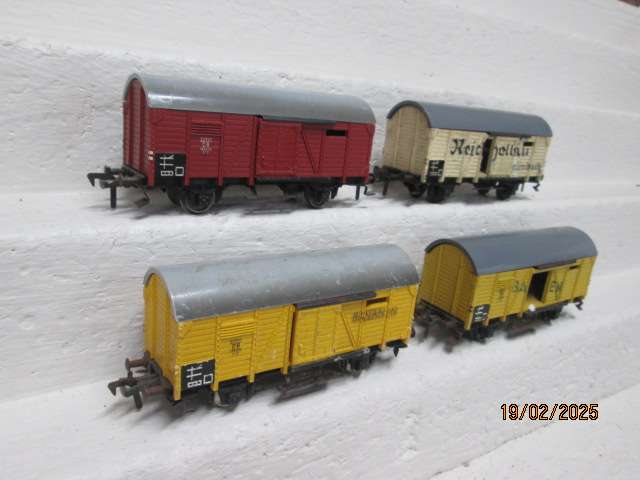 HO SCALE - FLEICHMANN - VARIOUS BOX CARS- X4