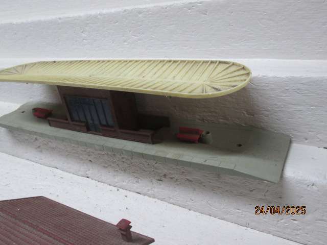 HO/OO  SCALE - LIMA - BUILDINGS - X3