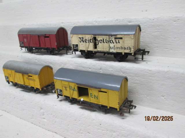 HO SCALE - FLEICHMANN - VARIOUS BOX CARS- X4