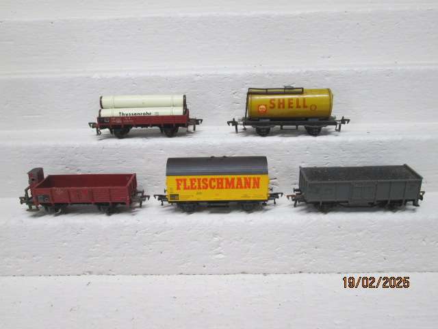 HO SCALE - FLEICHMANN - VARIOUS GOODS WAGONS - X5