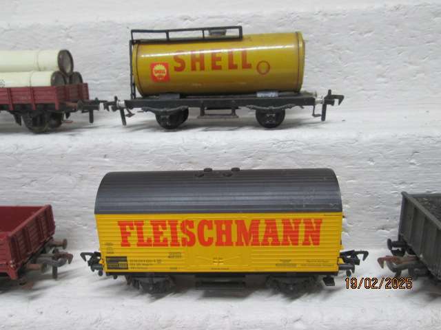 HO SCALE - FLEICHMANN - VARIOUS GOODS WAGONS - X5