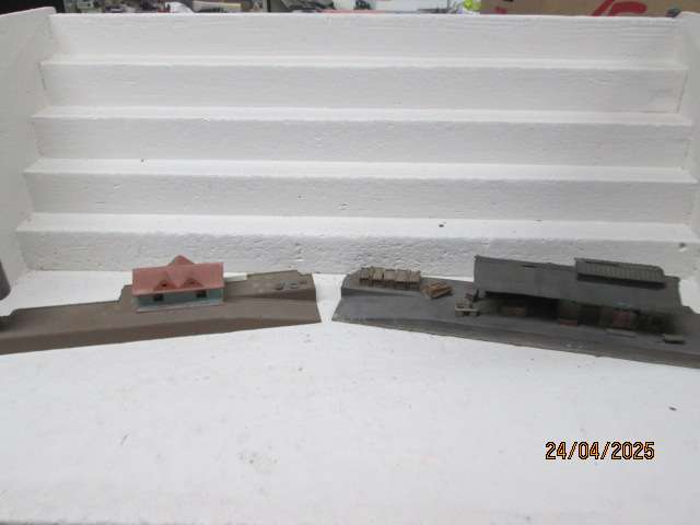 HO SCALE - PLATFORM BUILDINGS - X2