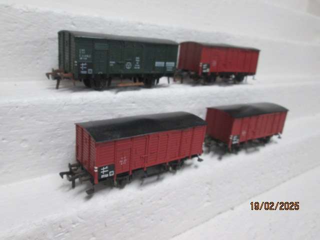 HO SCALE - FLEICHMANN - BOX CARS - X4