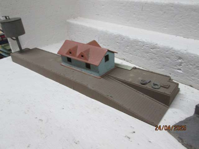 HO SCALE - PLATFORM BUILDINGS - X2