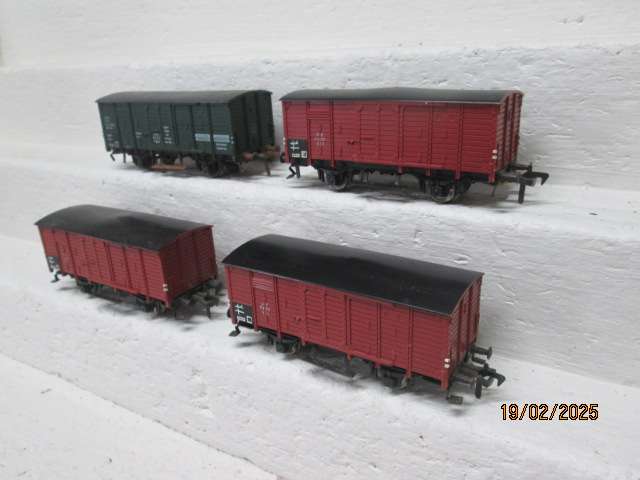 HO SCALE - FLEICHMANN - BOX CARS - X4