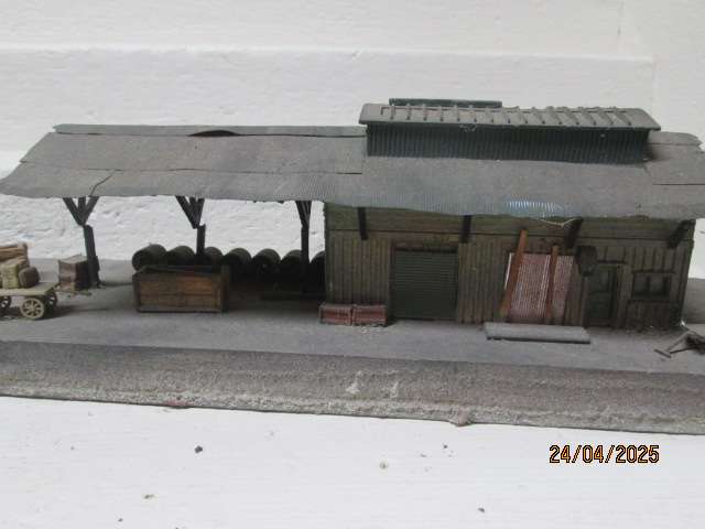HO SCALE - PLATFORM BUILDINGS - X2