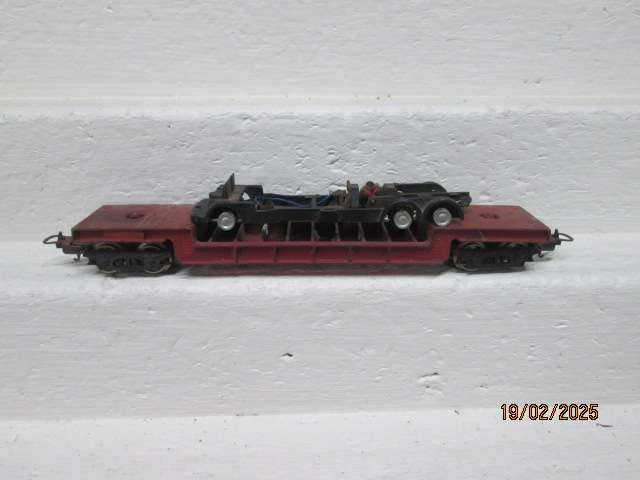 OO SCALE -TRIANG - LOWELL - GOODS WAGON WITH MINIC LOAD
