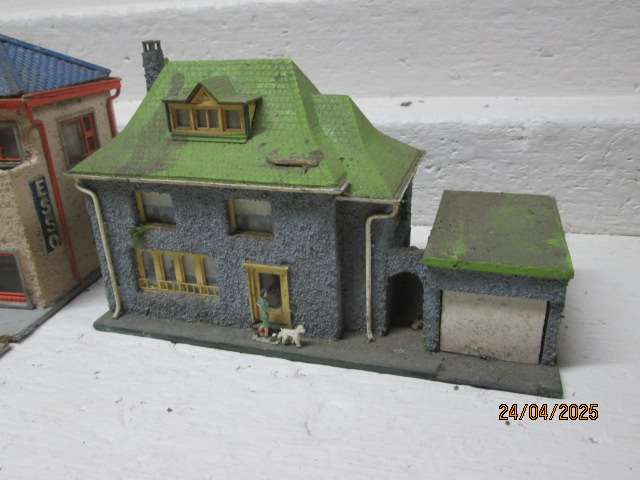 HO/OO  SCALE - FALLER - VARIOUS OLD BUILDINGS - X4