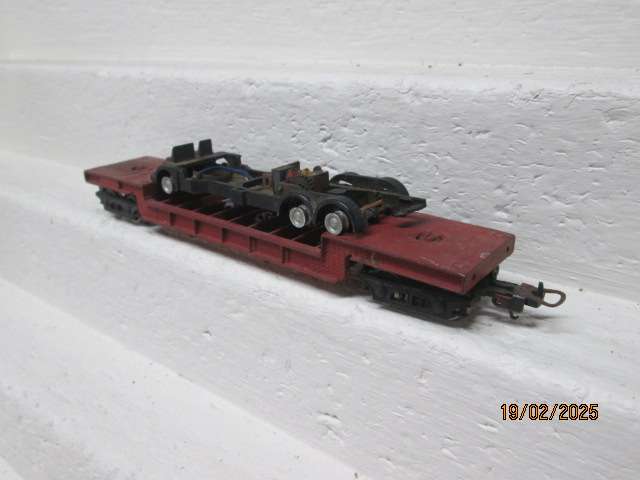 OO SCALE -TRIANG - LOWELL - GOODS WAGON WITH MINIC LOAD