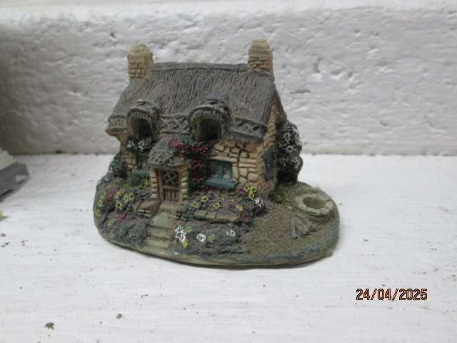 N SCALE - VARIOUS BUILDINGS - X3