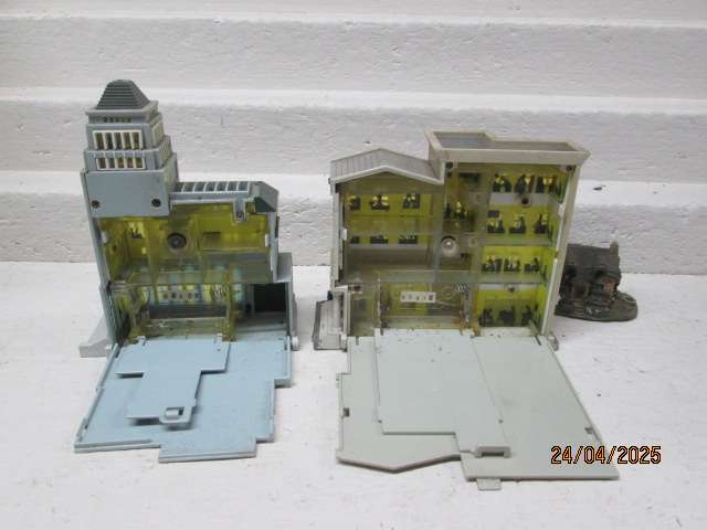 N SCALE - VARIOUS BUILDINGS - X3