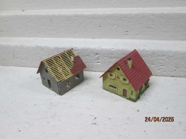 HO SCALE - X2 BUILDINGS
