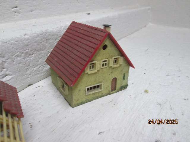 HO SCALE - X2 BUILDINGS