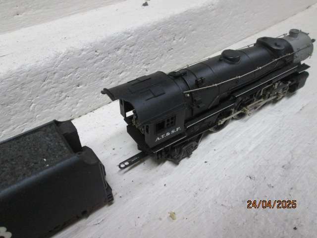HO SCALE - RIVEROSSI - SANTE FE 4-6-2 STEAM LOCOMOTIVE