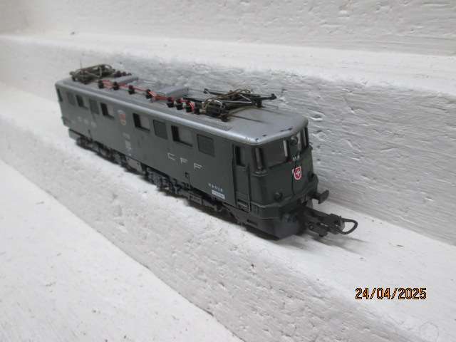 HO SCALE - LIMA - SBB ELECTRIC LOCOMOTIVE