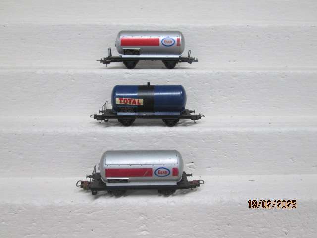 HO SCALE - LIMA - X3 PETROL TANKERS