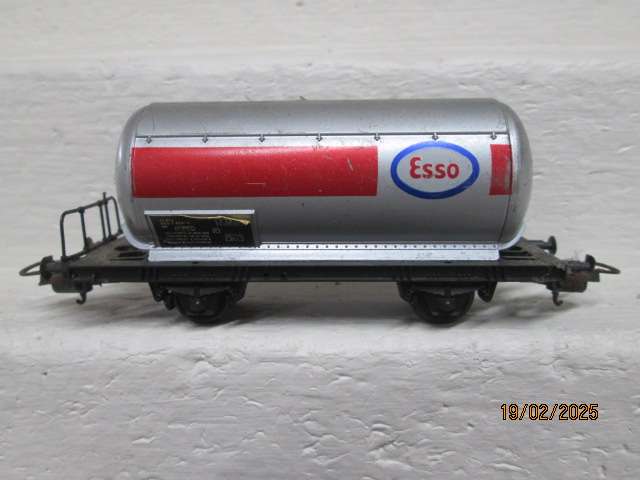 HO SCALE - LIMA - X3 PETROL TANKERS