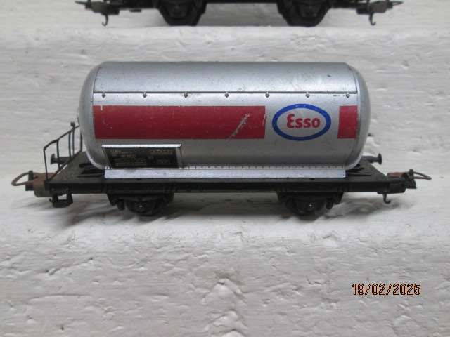 HO SCALE - LIMA - X3 PETROL TANKERS