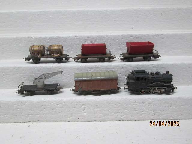 HO SCALE - MARKLIN - LOCO AND WAGONS - X5