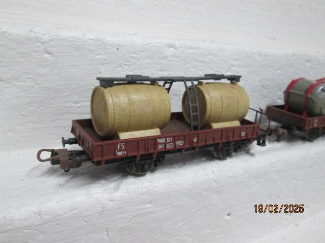 HO SCALE - LIMA - GOODS WAGONS - X2 - BOXED