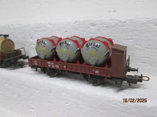 HO SCALE - LIMA - GOODS WAGONS - X2 - BOXED