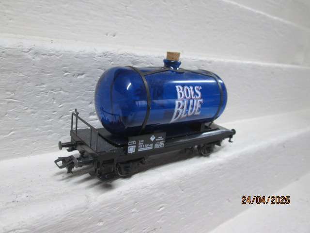 HO SCALE - MARKLIN - BOLS BLUE TANKER - (2-RAIL)