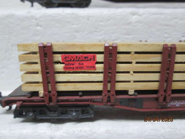 HO SCALE - MARKLIN - LONG OPEN WOOD CARRIER WAGONS - X2 - (2-RAIL)