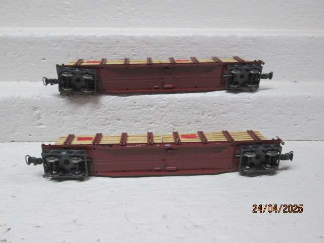 HO SCALE - MARKLIN - LONG OPEN WOOD CARRIER WAGONS - X2 - (2-RAIL)