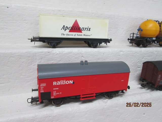 HO SCALE - ROCO - VARIOUS GOODS WAGONS - X4 - BOXED