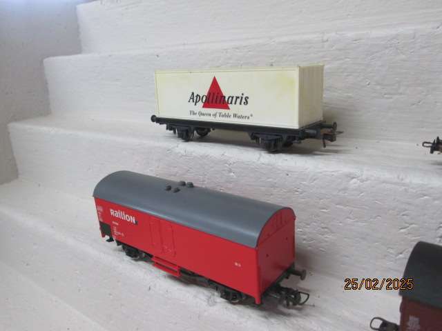 HO SCALE - ROCO - VARIOUS GOODS WAGONS - X4 - BOXED