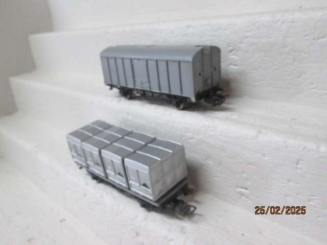 HO SCALE - LILLIPUT GOODS WAGONS - X2