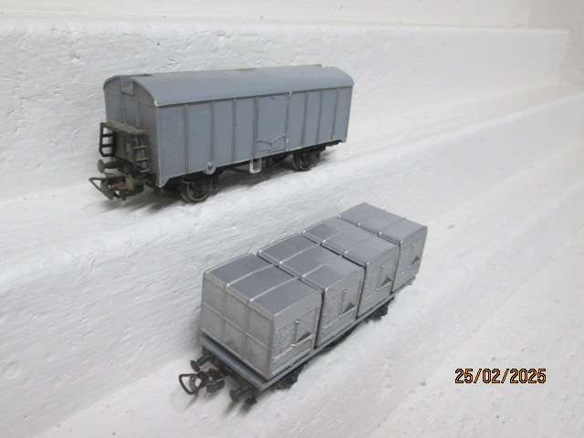 HO SCALE - LILLIPUT GOODS WAGONS - X2